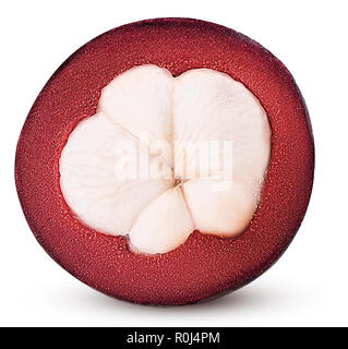 Frische mangosteen halbiert auf weißem Hintergrund. Freistellungspfaden. Volle Tiefenschärfe. Stockfoto