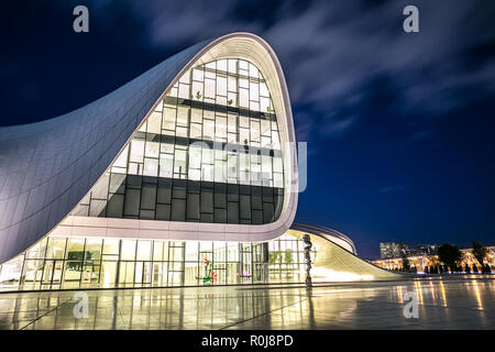 Außenansicht des Heydar Aliyev Center in Baku, Aserbaidschan Stockfoto