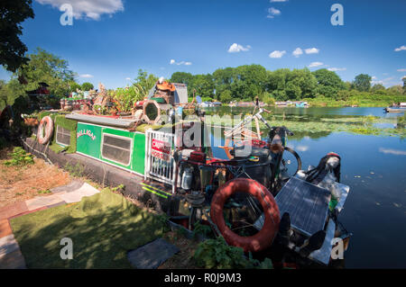 Hausboot auf Grand Union Canal, Vereinigtes Königreich Stockfoto