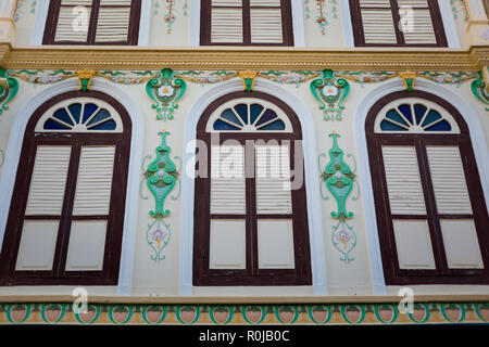 Schöne koloniale Architektur auf der Jonker Street in Malacca Stadt in Malaysia. Schöne Chinatown in Südostasien. Stockfoto