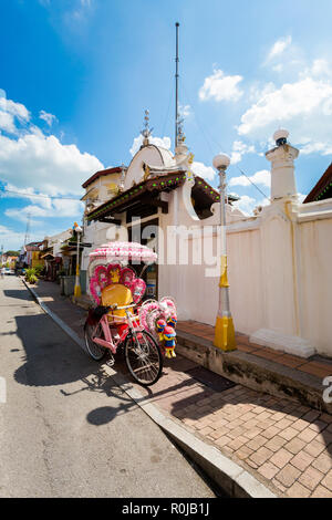 Schöne Architektur von Masjid Kampung Kling Moschee in Malacca Stadt in Malaysia. Wunderschöne Sakralbau in Südostasien. Stockfoto