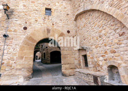 Pals Eine mittelalterliche Stadt mit Häusern aus Stein in der Provinz Girona, Katalonien, Spanien Stockfoto