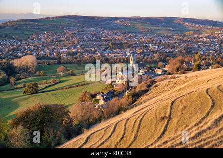 Selsley Dorf. Blick von selsley im gesamten stroud Tal im Herbst bei Sonnenuntergang. Selsley, Cotswolds, Gloucestershire, VEREINIGTES KÖNIGREICH Stockfoto