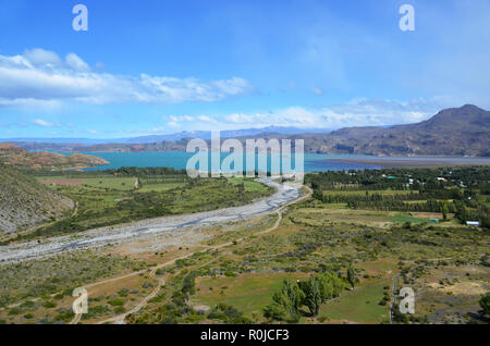 Blick über Puerto Ingeniero Ibañez und Lago Gral Carrera, Chile Stockfoto