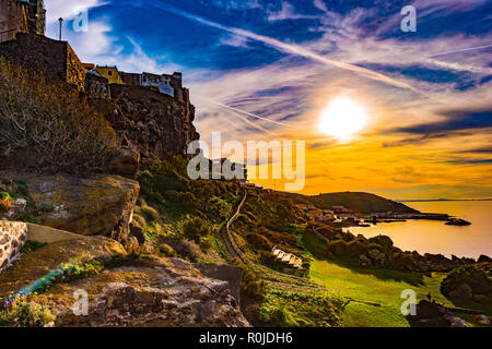 Schöne Gasse der Altstadt von castelsardo - Sardinien - Italien. Stockfoto