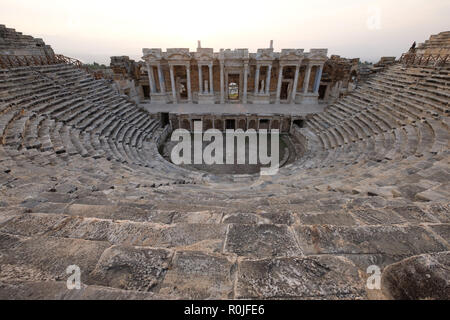Ruinen des römischen Theaters in der antiken Stadt Hierapolis, Türkei Stockfoto