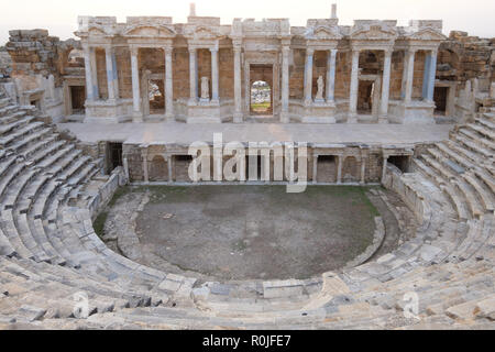 Ruinen des römischen Theaters in der antiken Stadt Hierapolis, Türkei Stockfoto