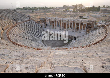 Ruinen des römischen Theaters in der antiken Stadt Hierapolis, Türkei Stockfoto