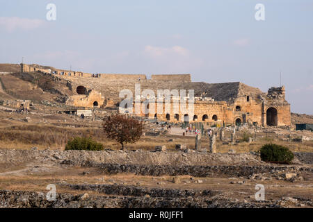 Ruinen des römischen Theaters in der antiken Stadt Hierapolis, Türkei Stockfoto