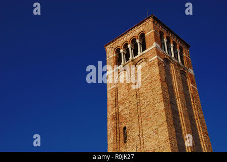 St. Jakobus Kirche mittelalterlichen Glockenturm in Venedig, errichtet in 1225 (mit Kopie Raum) Stockfoto