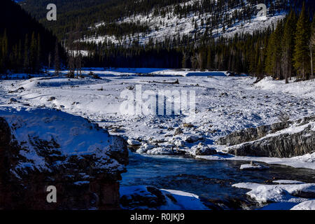 Winter Szene in den Hügeln und Bergen der Rocky Mountains. Alberta, Kanada. Stockfoto