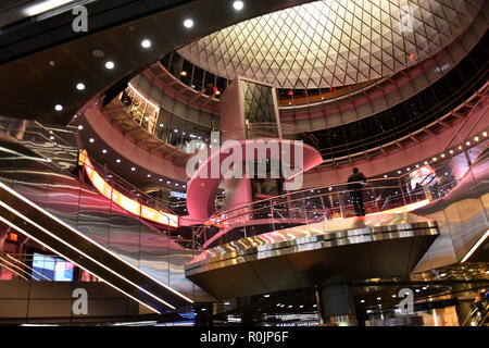 NEW YORK, NY - 22. Oktober: Fulton Center ist Teil von $ 1,4 Mrd. von der Metropolitan Transportation Authority und verbindet zehn Dienste über ein Stockfoto