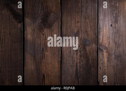 Braun Holz- Hintergrund aus alten Brettern mit Rissen und Knoten Stockfoto