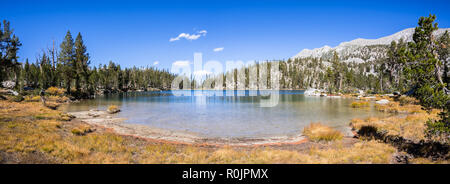 Panoramablick auf Steelhead See in der östlichen Sierra Mountains, Kalifornien Stockfoto