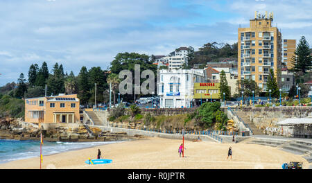 Coogee Surf Life Saving Club und Sandy Beach Sydney NSW Australien. Stockfoto