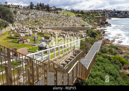 Marmor Grabsteine und Gräber auf dem Friedhof Waverley Bronte Sydney, NSW, Australien. Stockfoto