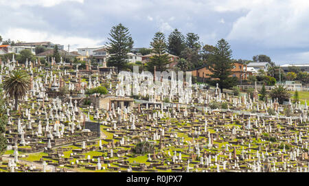 Marmor Grabsteine und Gräber auf dem Friedhof Waverley Bronte Sydney, NSW, Australien. Stockfoto