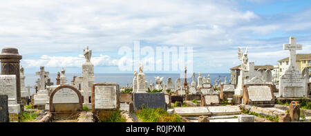 Marmor Grabsteine und Gräber auf dem Friedhof Waverley Bronte Sydney, NSW, Australien. Stockfoto