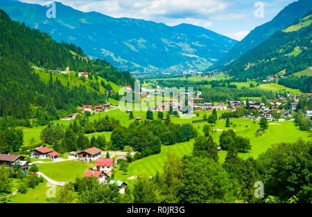 Gasteinertal Öffnung nach Norden in Richtung Bad Hof Gastein in Bad Gastein, Salzburg, Österreich Stockfoto