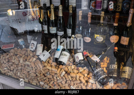 La boutique de Saveurs, die Boutique von Aromen, Wein, Bier, in, Mitte, der, Toulouse, Stadt, Haute-Garonne, Süden, von, Frankreich, Royal, Französisch, Europa, Europäischen, Stockfoto