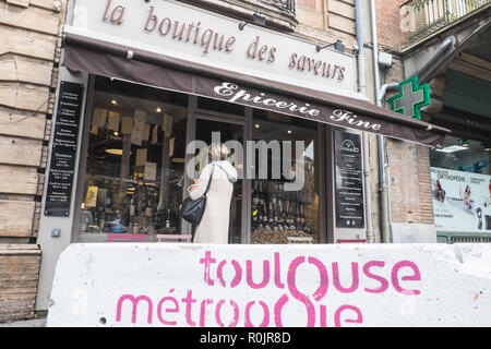 La Boutique De Saveurs Die Boutique Von Aromen Wein Bier In Mitte Der Toulouse Stadt Haute Garonne Suden Von Frankreich Royal Franzosisch Europa Europaischen Stockfotografie Alamy