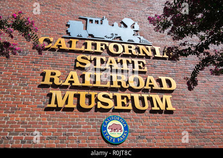 September 22, 2018 in Sacramento/CA/USA - "California State Railroad Museum'-Zeichen, das auf der Mauer des Museumsgebäudes Stockfoto