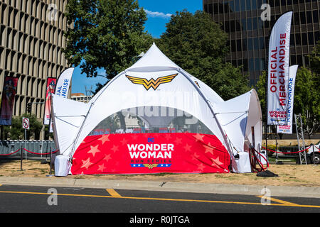 September 22, 2018 in Sacramento/CA/USA - Zelte und Banner in der Konstituierenden DC Wonder Woman Run Serie (5K oder 10K) auf dem Capitol Mall Stockfoto