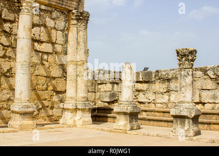 3. Mai 2018 Der ausgegrabenen Ruinen des ersten Jahrhunderts jüdische Synagoge in der antiken Stadt Kafarnaum in Israel, wo Jesus für einige Zeit lebte. Stockfoto