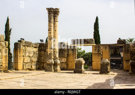 3. Mai 2018 Der ausgegrabenen Ruinen des ersten Jahrhunderts jüdische Synagoge in der antiken Stadt Kafarnaum in Israel, wo Jesus für einige Zeit lebte. Stockfoto