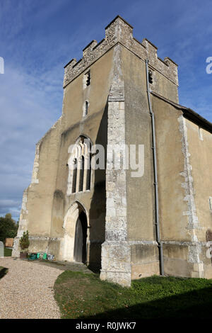 Allgemeine Ansicht der St. James Kirche in Birdham, West Sussex, UK. Stockfoto