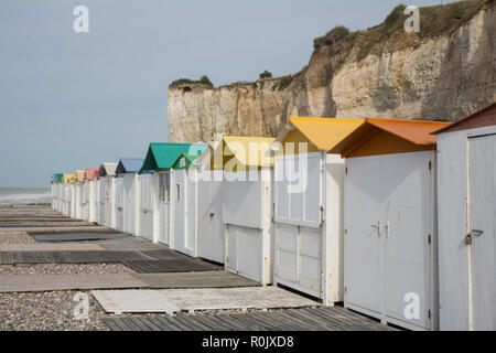 Criel sur Mer, Picardie, Strandhütten Stockfoto