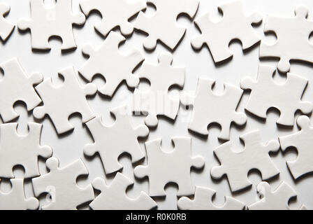 Weißen Puzzleteile als Hintergrund Stockfoto