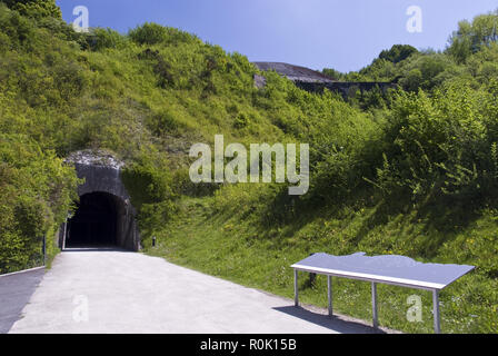 La Coupole, oder Coupole Helfaut-Wizernes, ist ein Deutscher Weltkrieg zwei unterirdische Bunker zu V-2-Raketen starten, in der Nähe von Saint Omer, Frankreich. Stockfoto