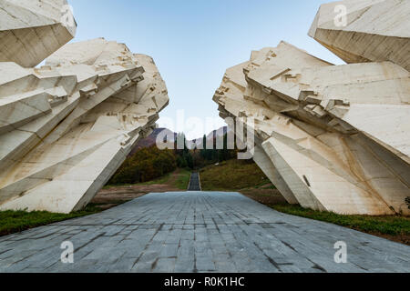 Tjentiste Weltkrieg-II-Denkmal, Nationalpark Sutjeska, Bosnien und Herzegowina. Stockfoto