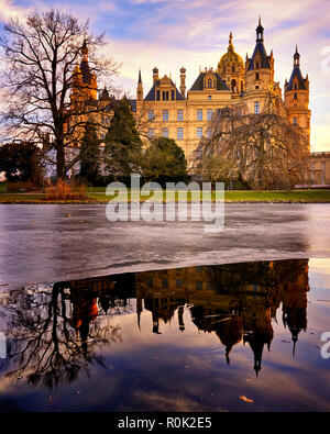 Das Schweriner Schloss im Winter. Mecklenburg-Vorpommern Stockfoto