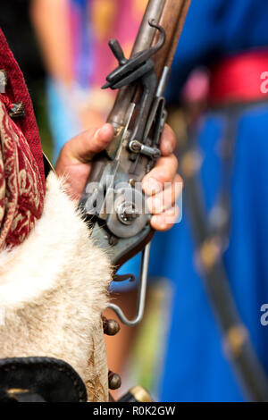 Detail der Gyulaffy Laszlo traditionalistischen banderium Waffen und Kleidung in Badacsony im 09. September 2018, Ungarn Stockfoto