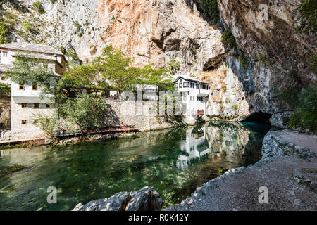 Hancock Tekke, Derwisch Haus, in Felsen am Fluss Buna, Bosnien und Herzegowina. Stockfoto