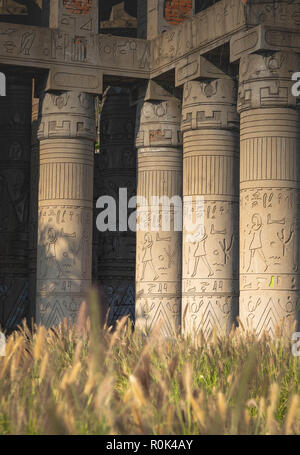 WUHAN, China - September 08, 2018: Wan-li Park in Wuhan Hupei Province, China (insbesondere Name). Es ist neue Park für Ruhe. Hier sehen Sie wie Pyramide von z. B. Stockfoto