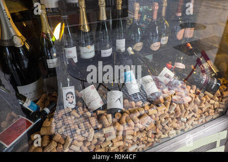 La boutique de Saveurs, die Boutique von Aromen, Wein, Bier, in, Mitte, der, Toulouse, Stadt, Haute-Garonne, Süden, von, Frankreich, Royal, Französisch, Europa, Europäischen, Stockfoto