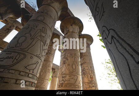 WUHAN, China - September 08, 2018: Wan-li Park in Wuhan Hupei Province, China (insbesondere Name). Es ist neue Park für Ruhe. Hier sehen Sie wie Pyramide von z. B. Stockfoto