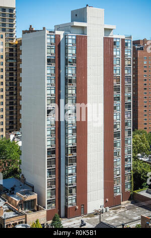 Multi Unit Kondominiumgebäude in    Nachbarschaft. Stockfoto