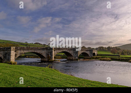 Brücke über den River Wharfe an Burnsall in den Yorkshire Dales Stockfoto