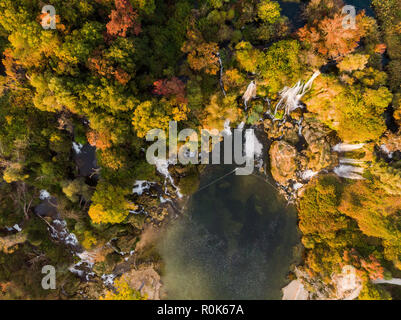 Schöne Kravica Wasserfälle in Bosnien Nationalpark, Luftbild. Stockfoto