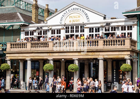 London England, Großbritannien, Covent Garden, Markt, Geschäfte, Restaurants, Unterhaltung, Charles Fowler, neoklassizistisch, zentrales Hallengebäude, Außenfassade, 1830, Punch & Stockfoto