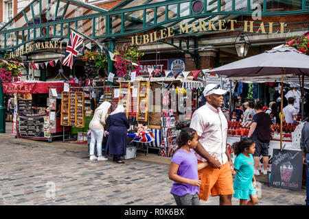 London England, UK Covent Garden, Markt, Shopping Shopper Shopper Shop Shops Märkte Marktplatz Kauf Verkauf, Einzelhandel Geschäfte Business Unternehmen Stockfoto