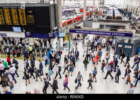 London England, Großbritannien, Lambeth South Bank, Waterloo Station, Züge, Eisenbahn, Bahnhofshalle, Bahnsteige, Hauptterminus des nationalen Eisenbahnnetzes, U-Bahn-Station Stockfoto