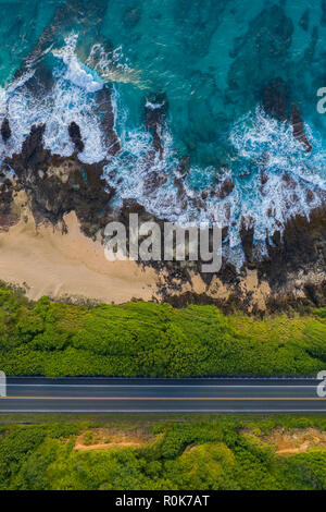 Eine Luftaufnahme des Highway 72 entlang der Ostseite von Oahu. Stockfoto