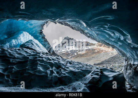 Blick aus dem Inneren eines Gletschers in Jasper, Kanada. Stockfoto