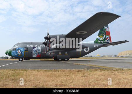 Pakistan Air Force C-130 in Sonderlackierung. Stockfoto