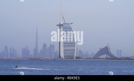 Das Burj Al Arab ist ein Luxushotel in Dubai, die Dritte höchstes Hotel der Welt Stockfoto